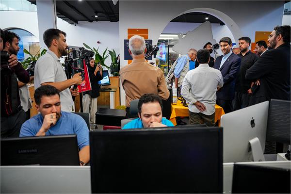 بازدید وزیر ارتباطات از «کارستان هنرستان»
