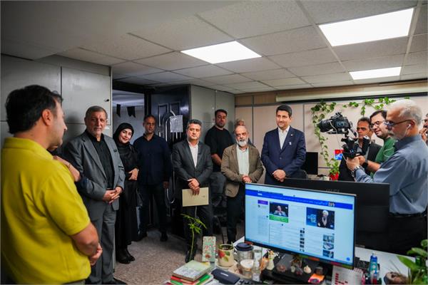 بازدید وزیر ارتباطات از خبرگزاری ایسنا به مناسبت روز خبرنگار