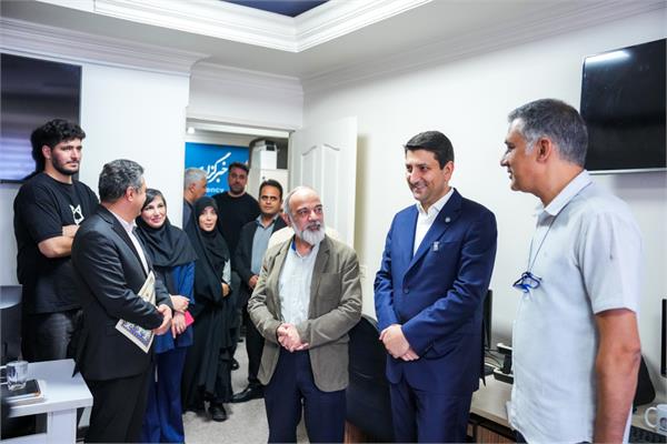 بازدید وزیر ارتباطات از خبرگزاری ایسنا به مناسبت روز خبرنگار