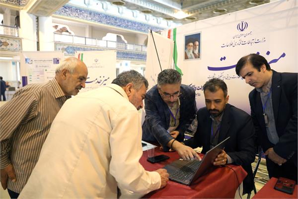 میز خدمت وزارت ارتباطات و فناوری اطلاعات همزمان با هفته دولت در مصلی تهران