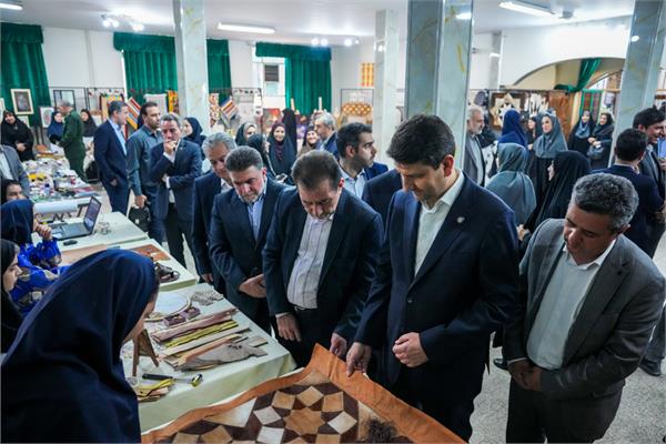 حضور وزیر ارتباطات در آیین آغاز سال تحصیلی
