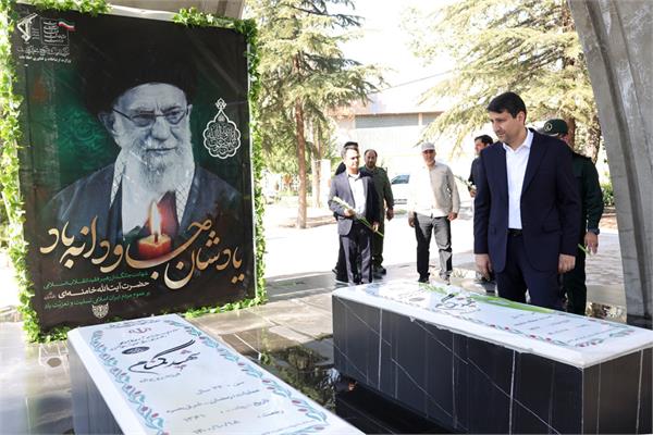 افتتاح نمایشگاه «دفاع همچنان باقی است» با حضور وزیر ارتباطات
