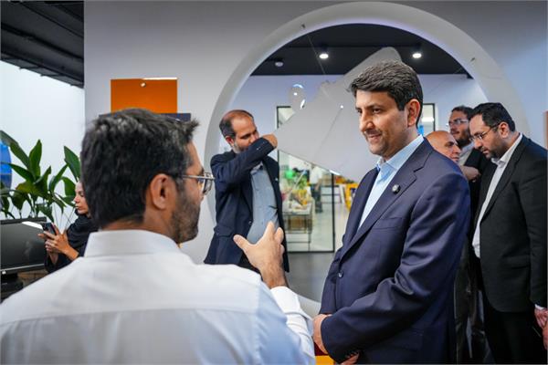 بازدید وزیر ارتباطات از «کارستان هنرستان»