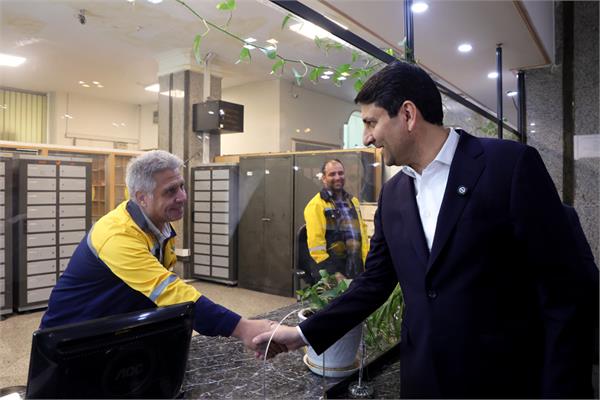 بازدید وزیر ارتباطات از اداره پست شهید مفتح به مناسبت روز جهانی پست
