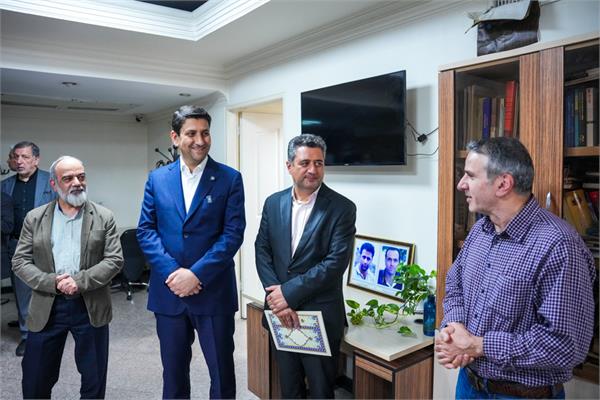 بازدید وزیر ارتباطات از خبرگزاری ایسنا به مناسبت روز خبرنگار